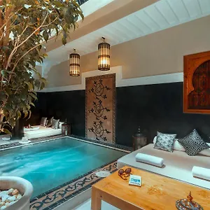 احجز هنا